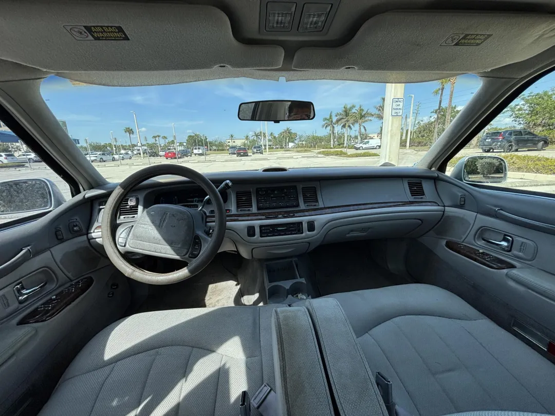 1997 Lincoln TOWN CAR - 1LNLM81W0VY728974 - Image #12