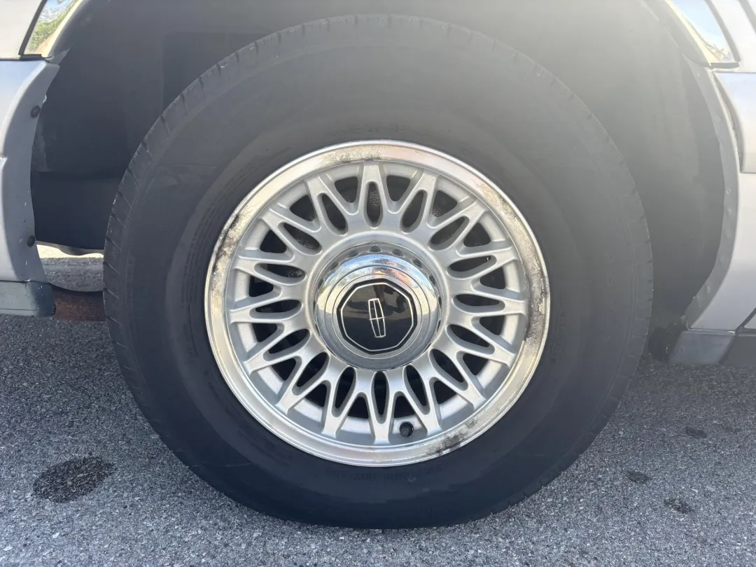 1997 Lincoln TOWN CAR - 1LNLM81W0VY728974 - Image #30