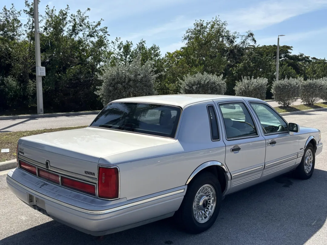 1997 Lincoln TOWN CAR - 1LNLM81W0VY728974 - Image #6