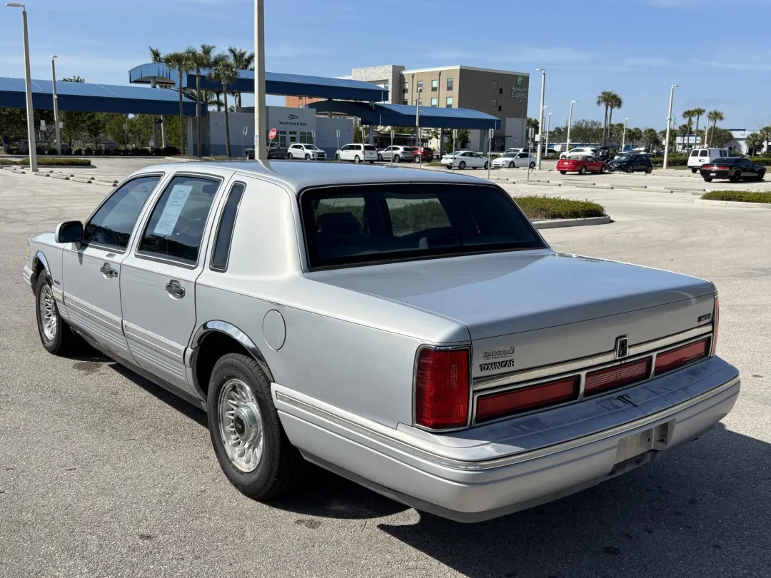 1997 Lincoln TOWN CAR - 1LNLM81W0VY728974 - Image #8