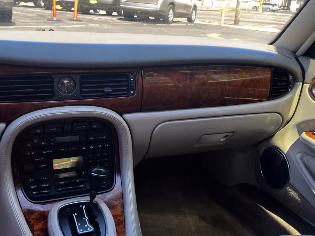 1999 Jaguar XJ Sedan - SAJHX6047XC854577 - Image #18