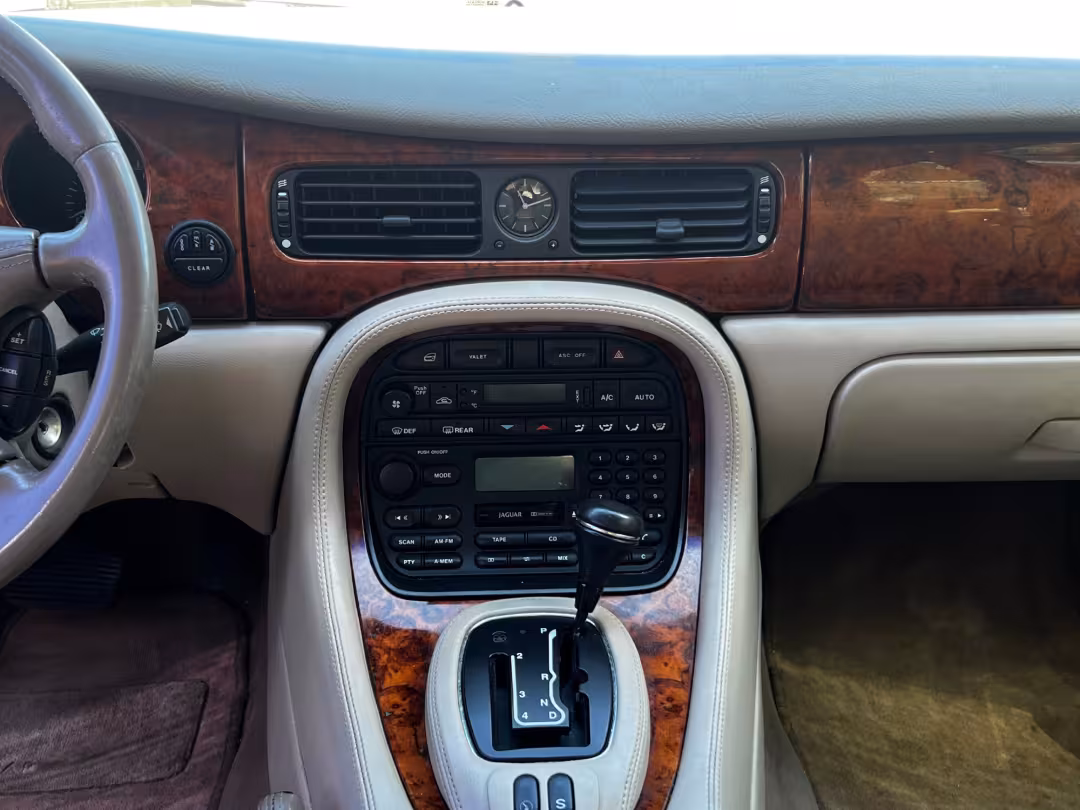 1999 Jaguar XJ Sedan - SAJHX6047XC854577 - Image #19