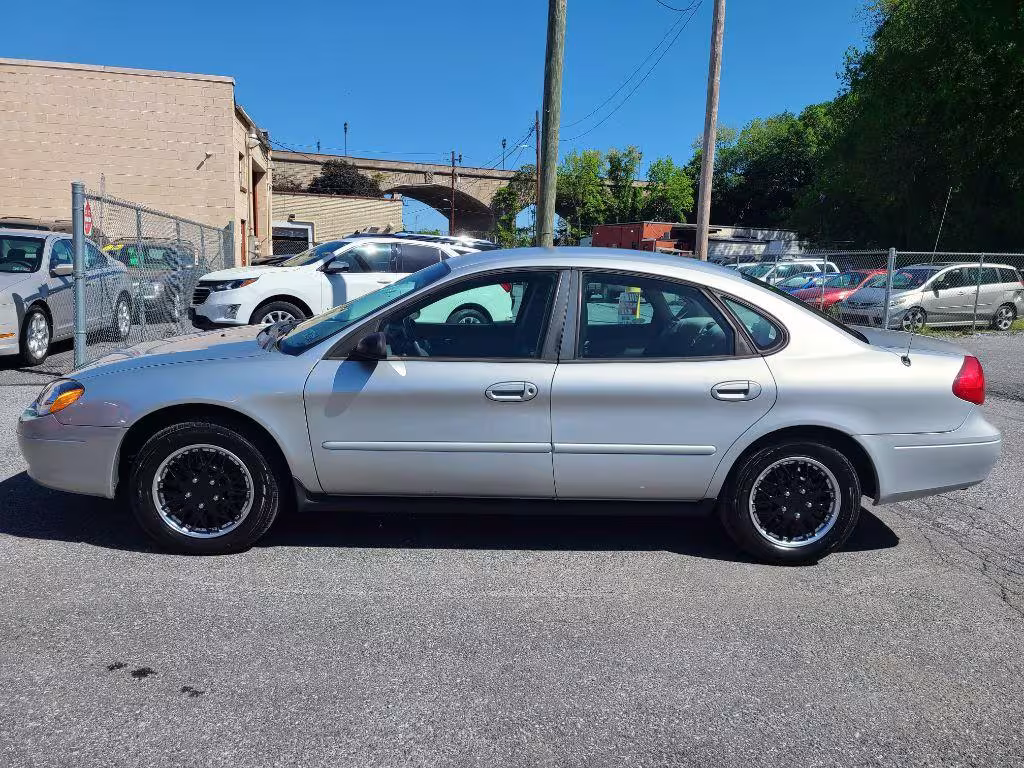 2001 Ford Taurus - 1FAFP52U61A167158 - Image #1