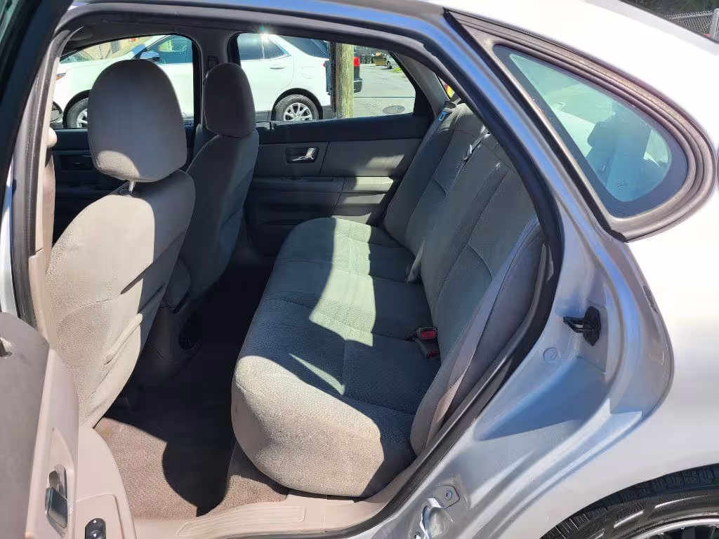 2001 Ford Taurus - 1FAFP52U61A167158 - Image #10