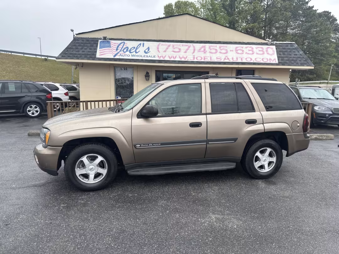 2002 Chevrolet TrailBlazer - 1GNDT13S022390365 - Image #1