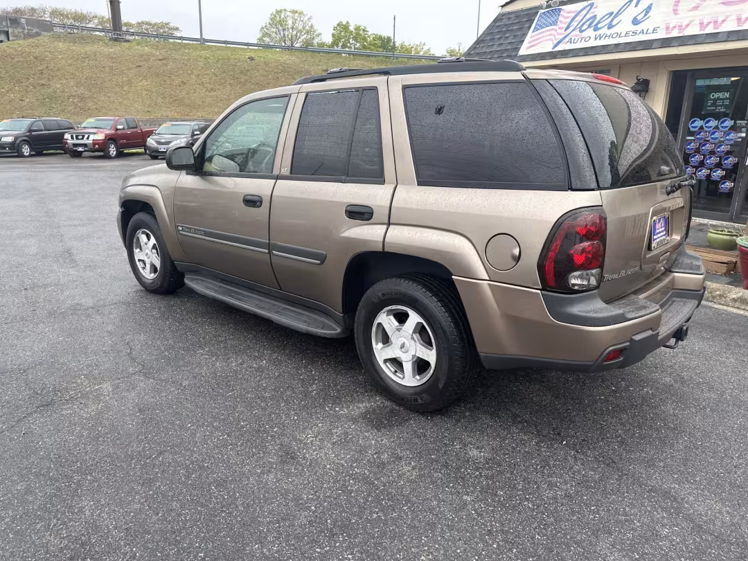 2002 Chevrolet TrailBlazer - 1GNDT13S022390365 - Image #2
