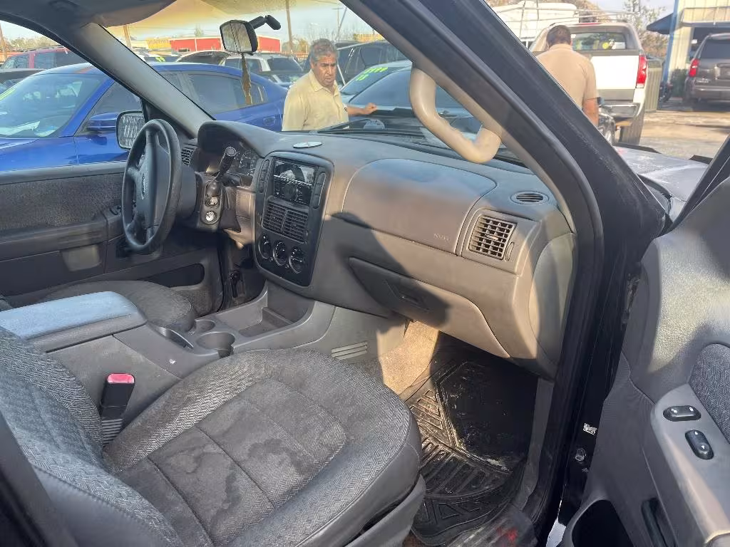 2002 Ford Explorer - 1FMZU72E22ZB93727 - Image #1