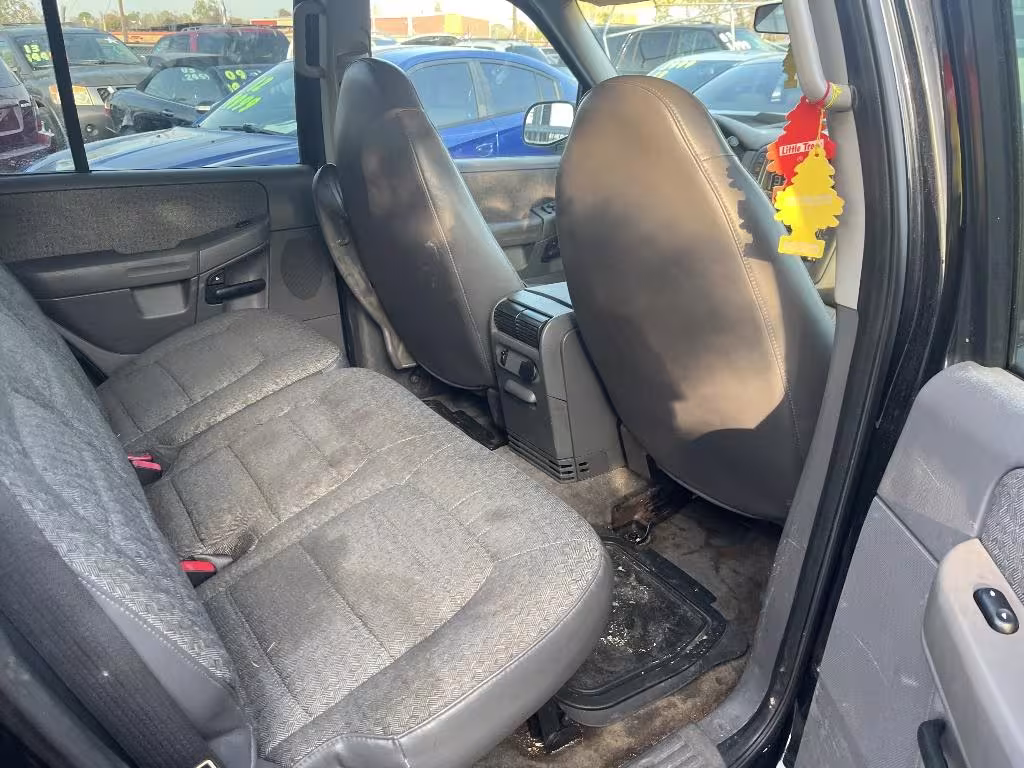 2002 Ford Explorer - 1FMZU72E22ZB93727 - Image #2