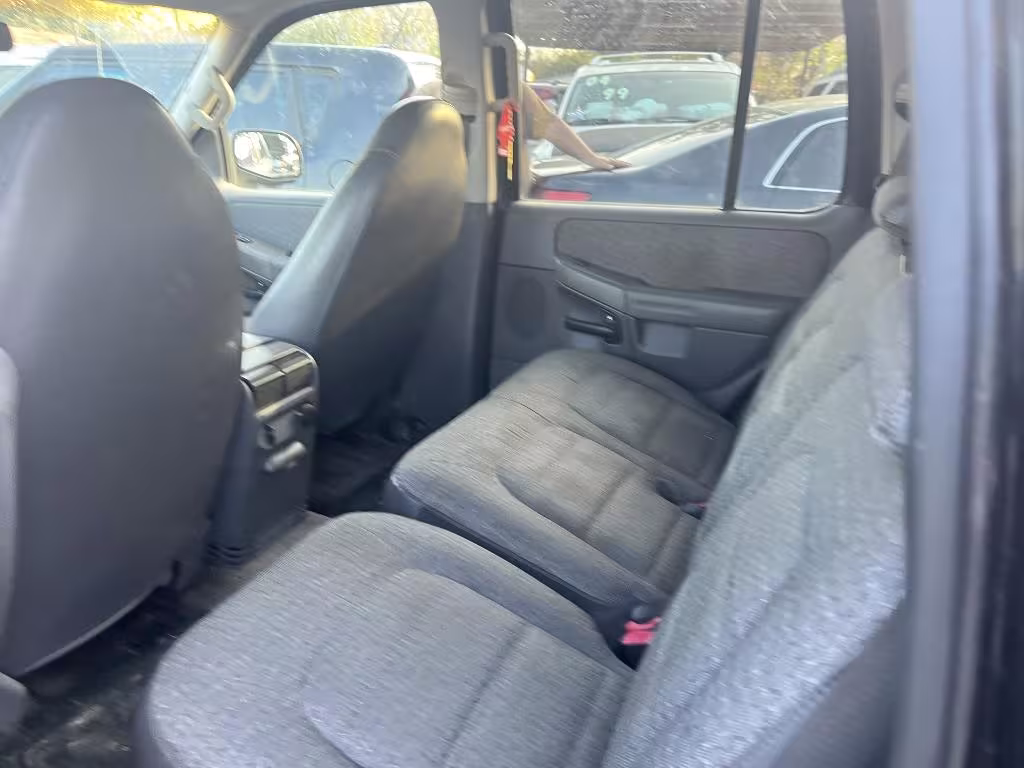 2002 Ford Explorer - 1FMZU72E22ZB93727 - Image #3