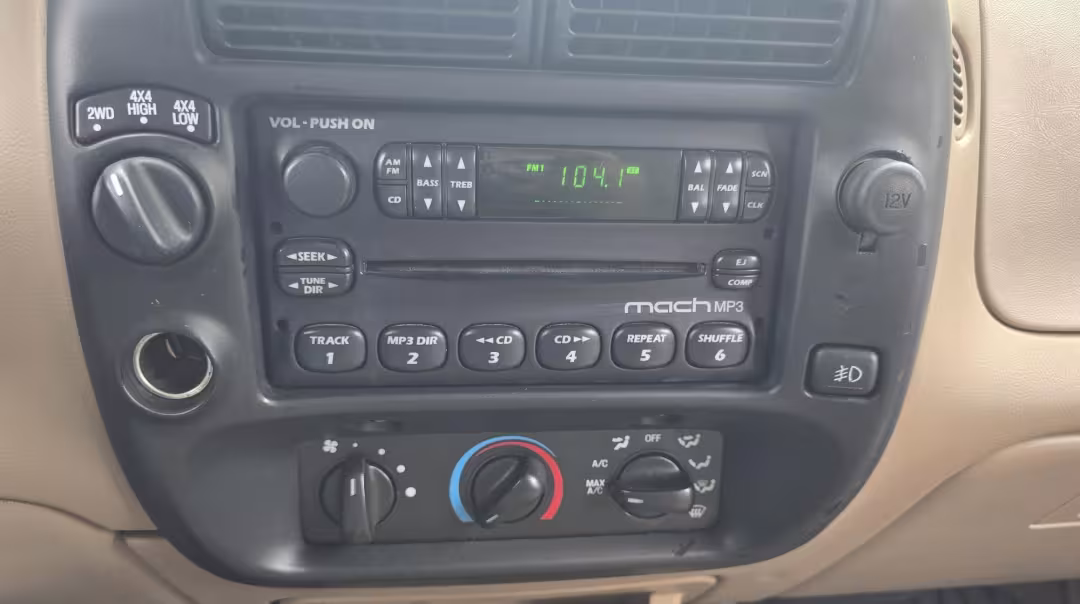 2002 Ford Ranger - 1FTZR45E92PA56103 - Image #16