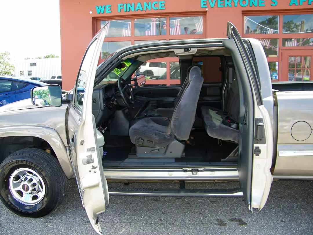 2002 GMC Sierra 2500HD - 1GTHC29U52E304152 - Image #10