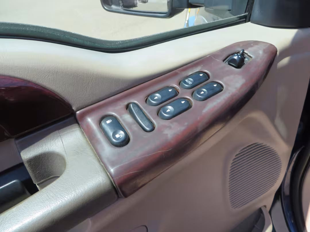 2003 Ford Excursion - 1FMSU45PX3ED70773 - Image #26