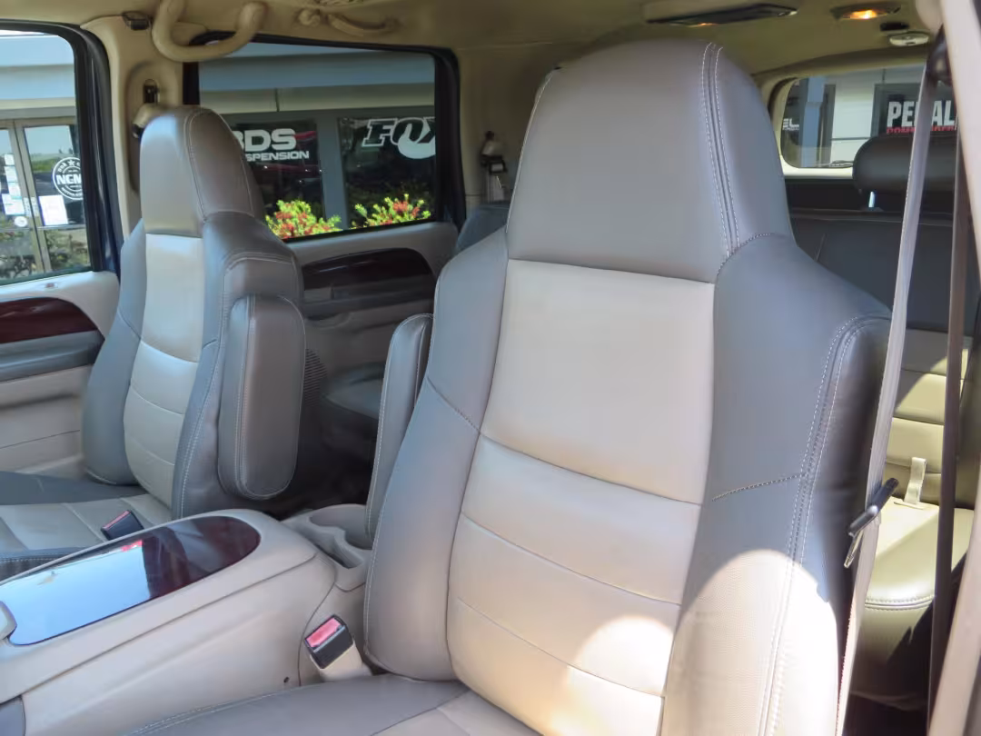 2003 Ford Excursion - 1FMSU45PX3ED70773 - Image #29