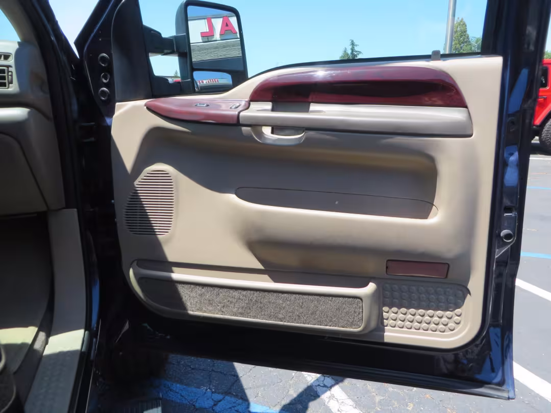 2003 Ford Excursion - 1FMSU45PX3ED70773 - Image #60