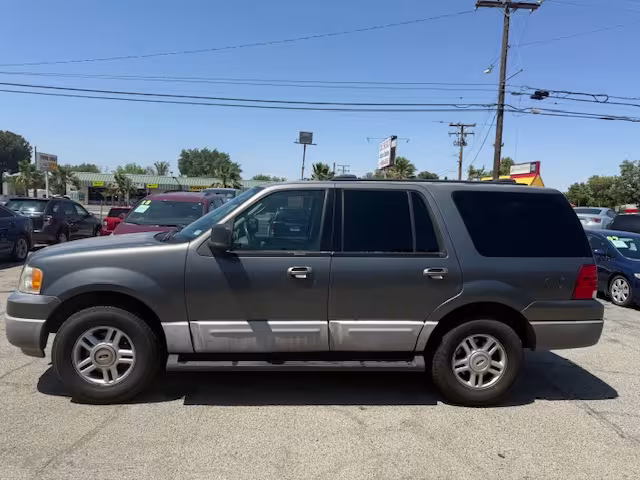 2003 Ford Expedition - 1FMFU15L13LB95838 - Image #4