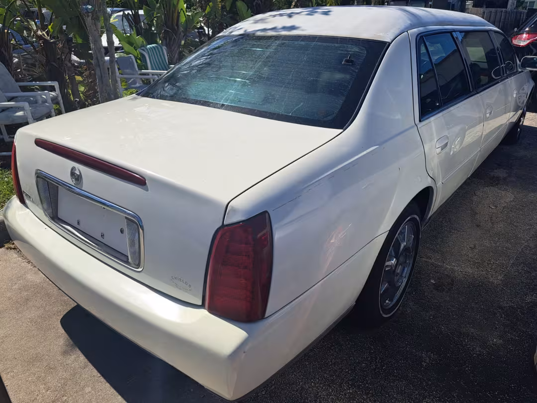 2004 Cadillac Krystal Koach - 1GEEH90Y84U550688 - Image #1