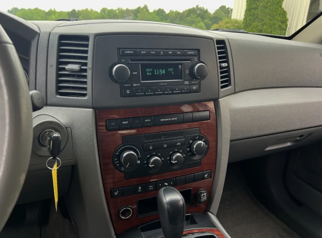 2005 Jeep Grand Cherokee - 1J4HR58275C719547 - Image #27