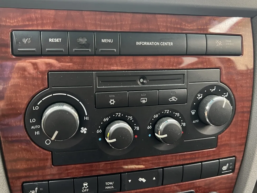 2005 Jeep Grand Cherokee - 1J4HR58275C719547 - Image #29