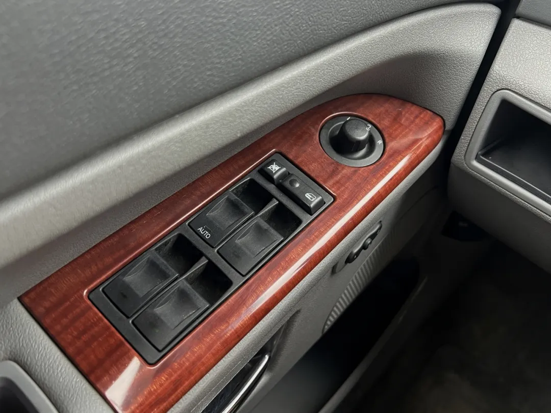 2005 Jeep Grand Cherokee - 1J4HR58275C719547 - Image #30