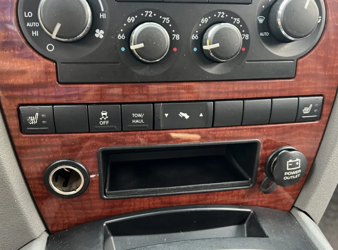 2005 Jeep Grand Cherokee - 1J4HR58275C719547 - Image #4