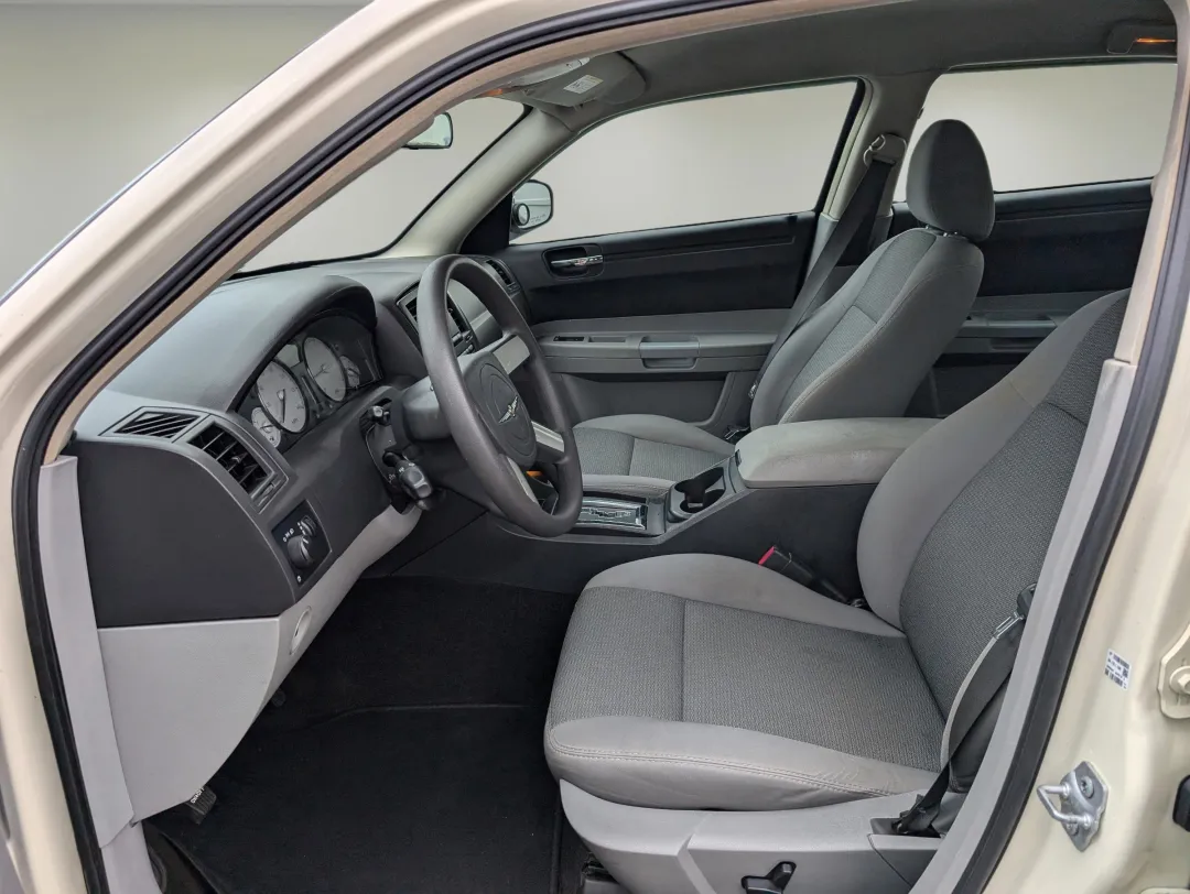 2007 Chrysler 300 - 2C3KA43R67H704396 - Image #10