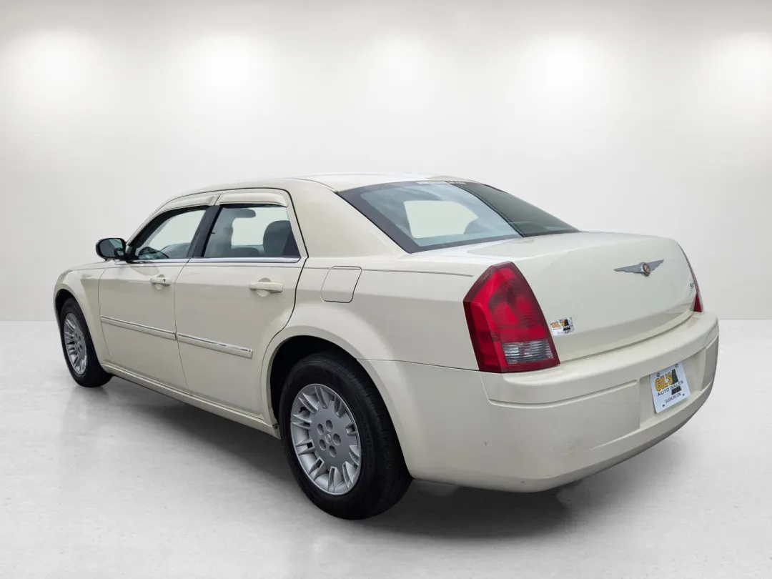 2007 Chrysler 300 - 2C3KA43R67H704396 - Image #7