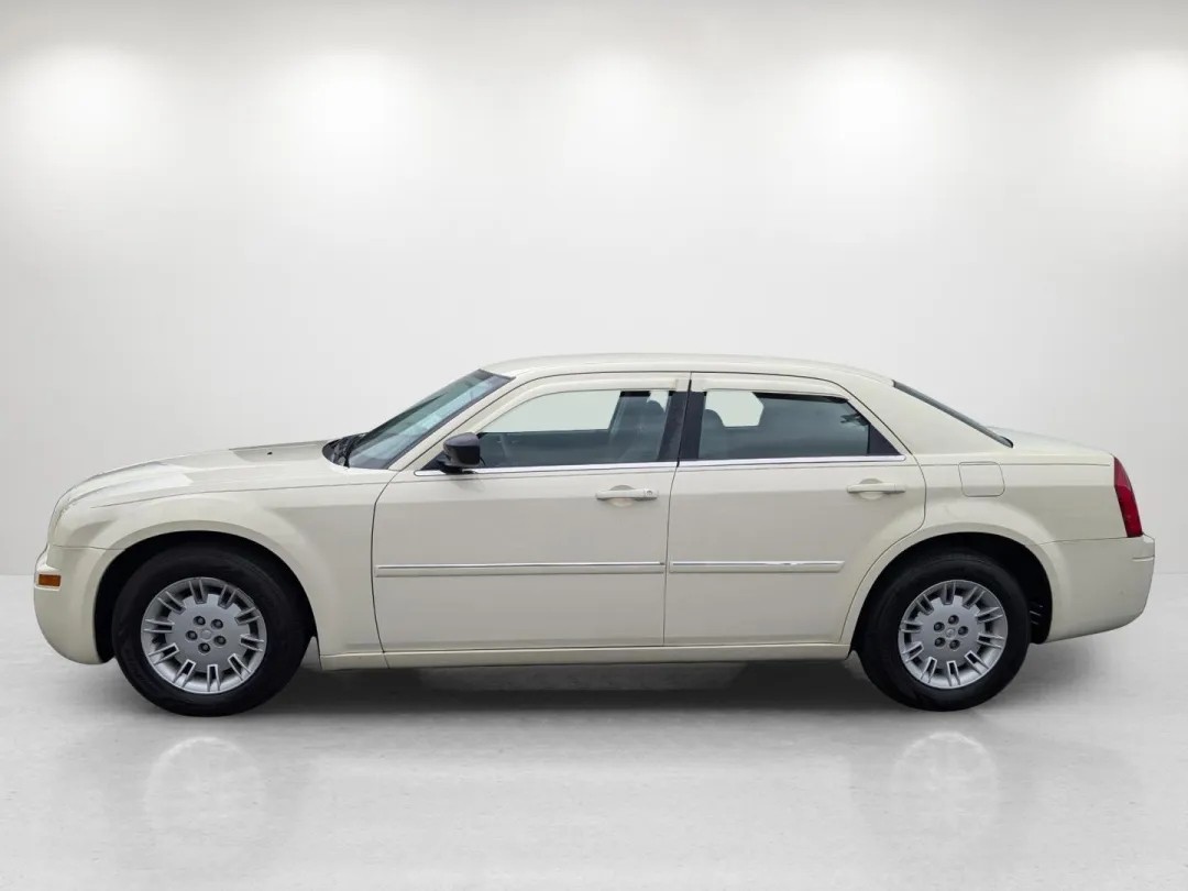 2007 Chrysler 300 - 2C3KA43R67H704396 - Image #8