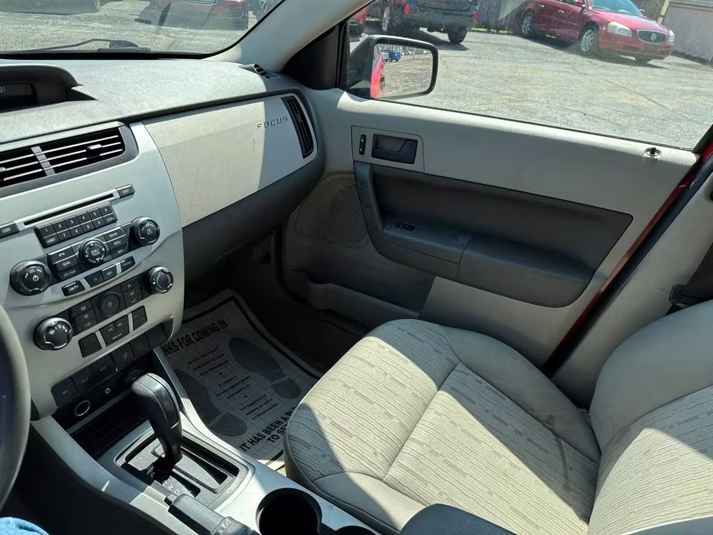 2008 Ford Focus - 1FAHP35N78W250788 - Image #10