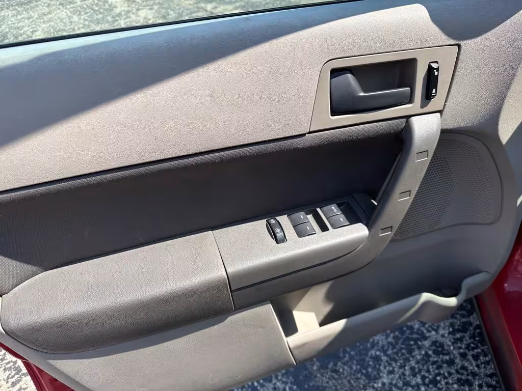 2008 Ford Focus - 1FAHP35N78W250788 - Image #7