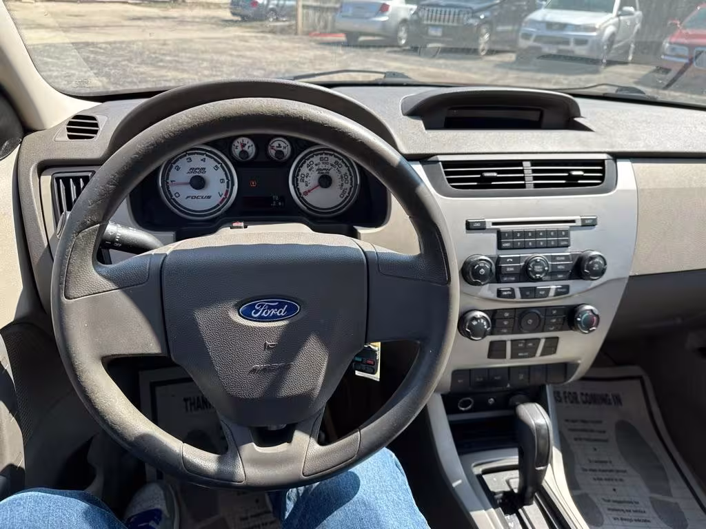 2008 Ford Focus - 1FAHP35N78W250788 - Image #9