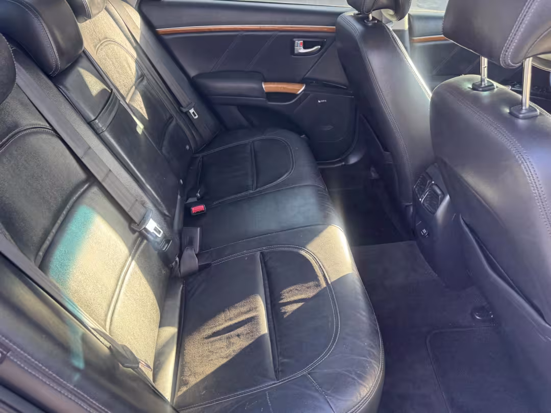 2008 Hyundai Azera - KMHFC46F88A265383 - Image #4
