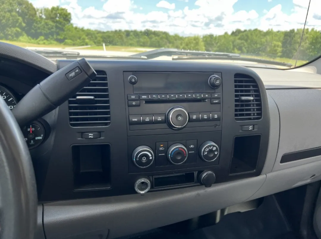 2009 Chevrolet Silverado 1500 - 1GCEC14X49Z194485 - Image #18