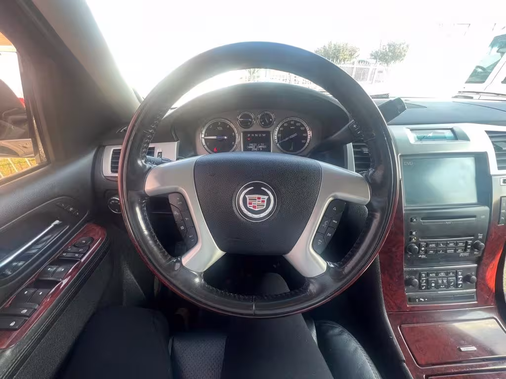 2010 Cadillac Escalade - 1GYUCBEF4AR288713 - Image #10
