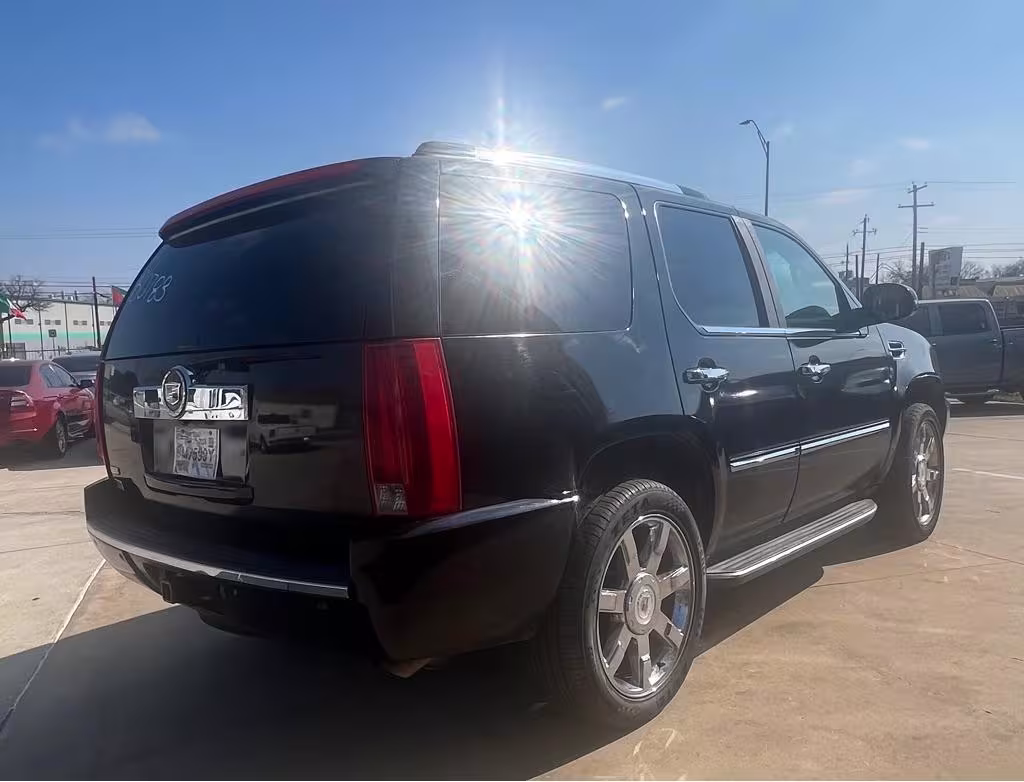 2010 Cadillac Escalade - 1GYUCBEF4AR288713 - Image #3