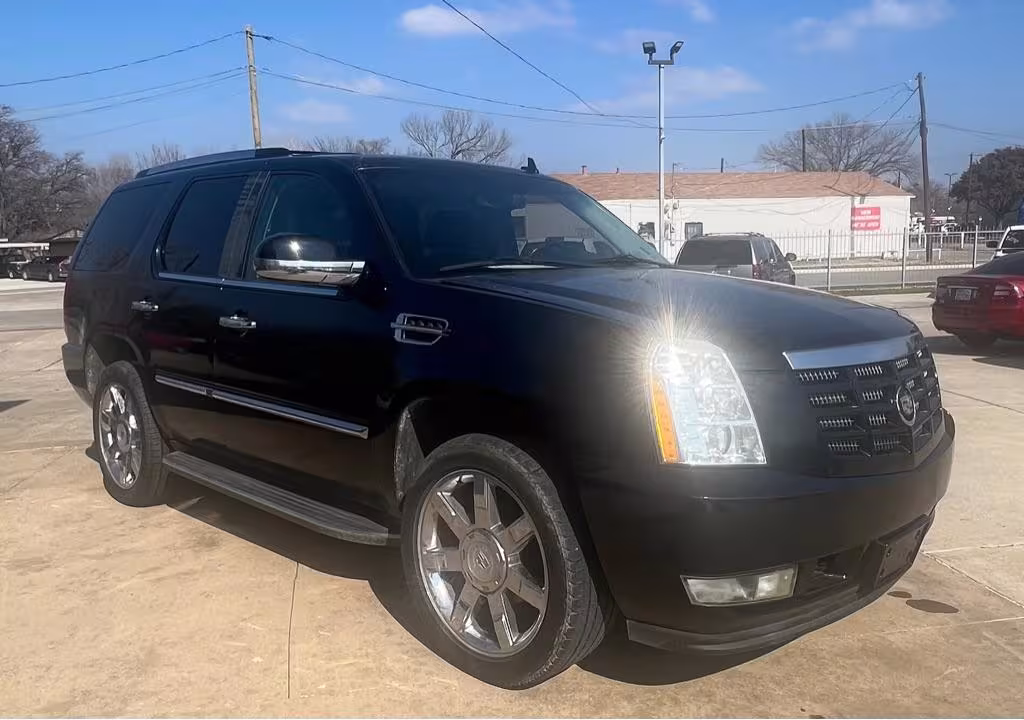 2010 Cadillac Escalade - 1GYUCBEF4AR288713 - Image #4
