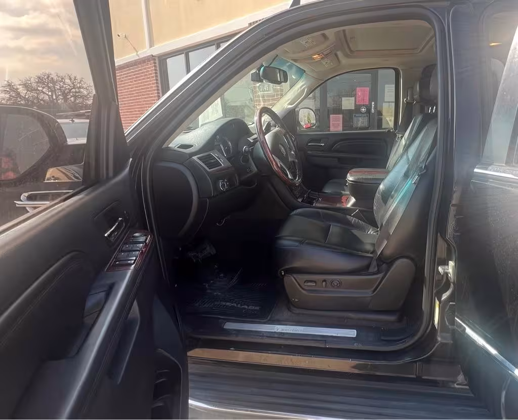 2010 Cadillac Escalade - 1GYUCBEF4AR288713 - Image #9