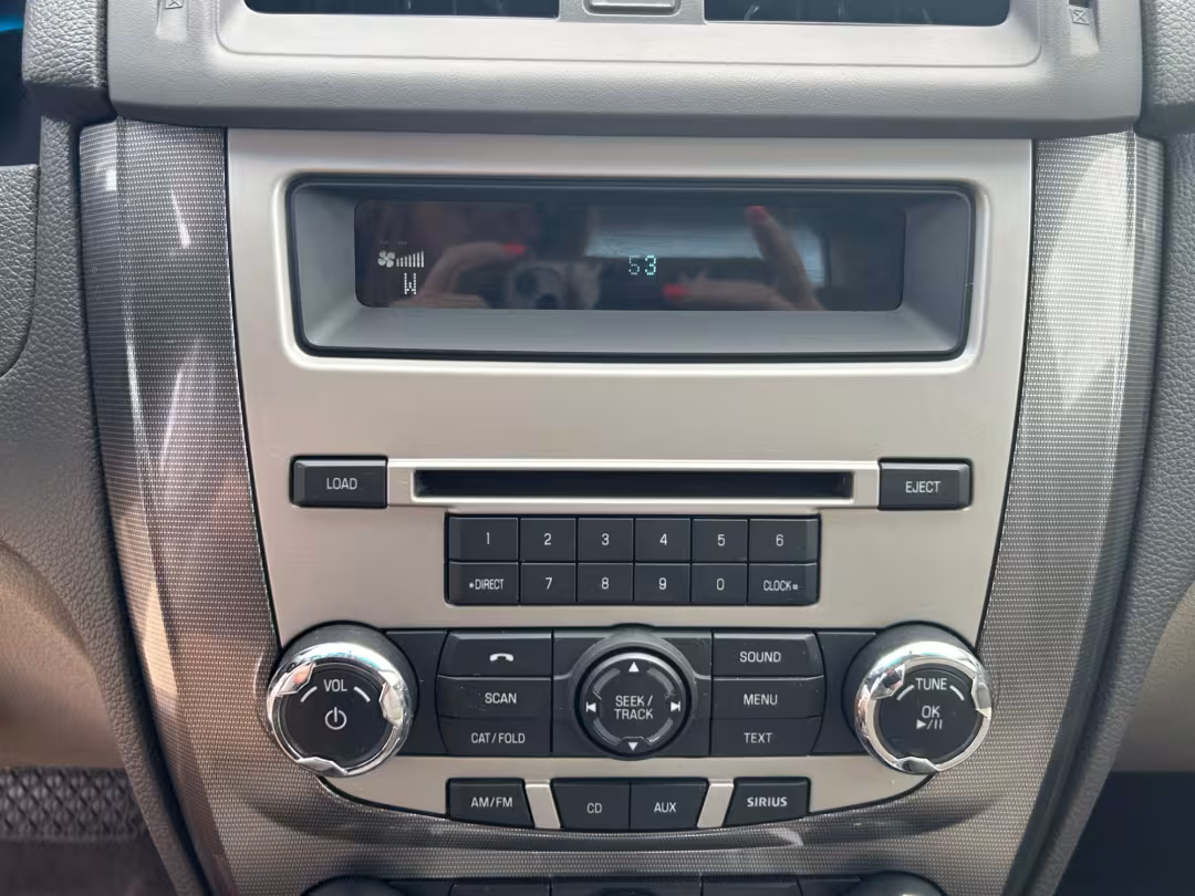 2010 Ford Fusion - 3FAHP0JA5AR378747 - Image #10