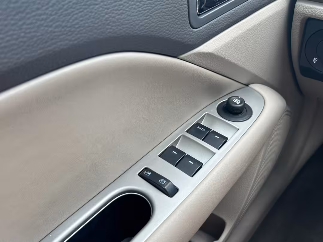 2010 Ford Fusion - 3FAHP0JA5AR378747 - Image #12
