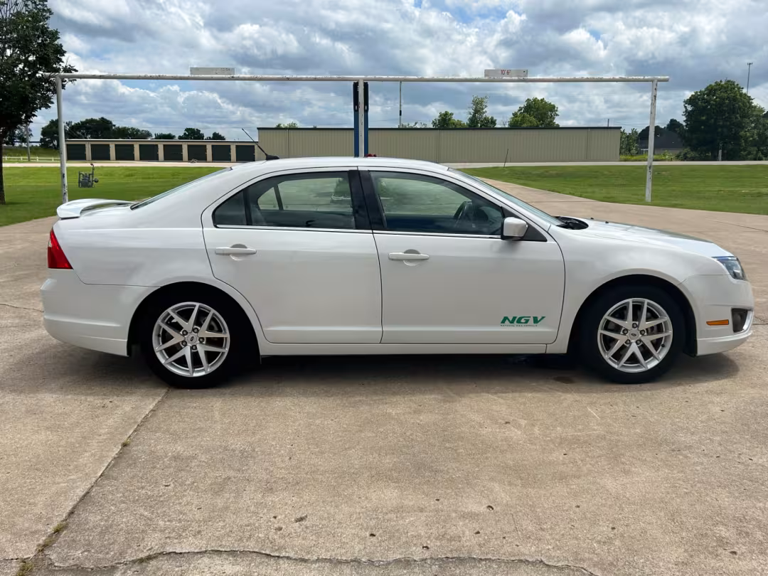 2010 Ford Fusion - 3FAHP0JA5AR378747 - Image #3