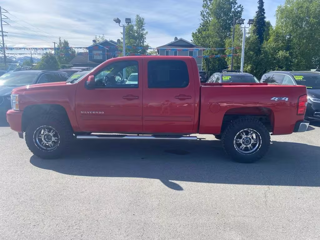 2011 Chevrolet Silverado 1500 - 3GCPKTE3XBG387006 - Image #2
