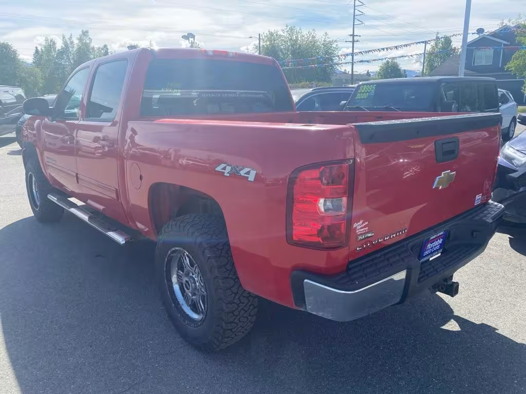 2011 Chevrolet Silverado 1500 - 3GCPKTE3XBG387006 - Image #3