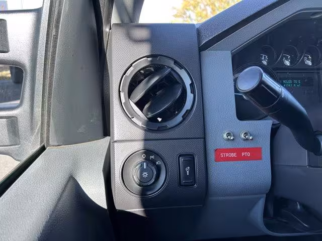 2011 Ford F-350 SD - 1FDRF3C64BEC75430 - Image #21