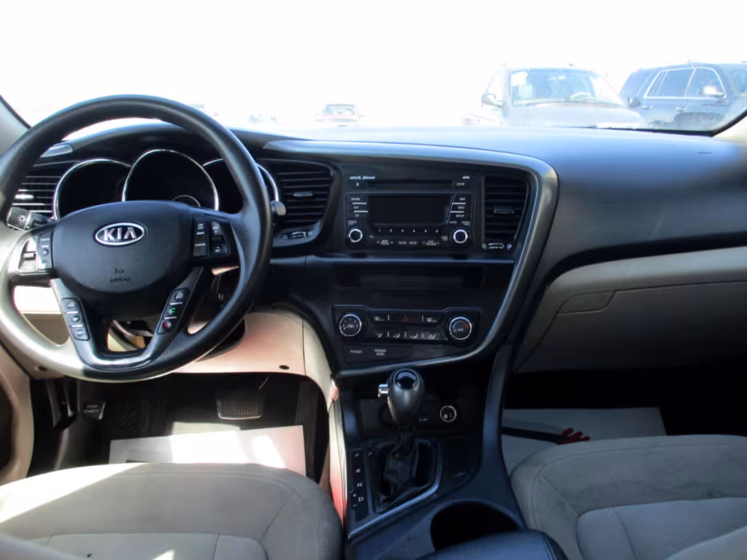 2011 Kia Optima - KNAGM4A75B5188331 - Image #12