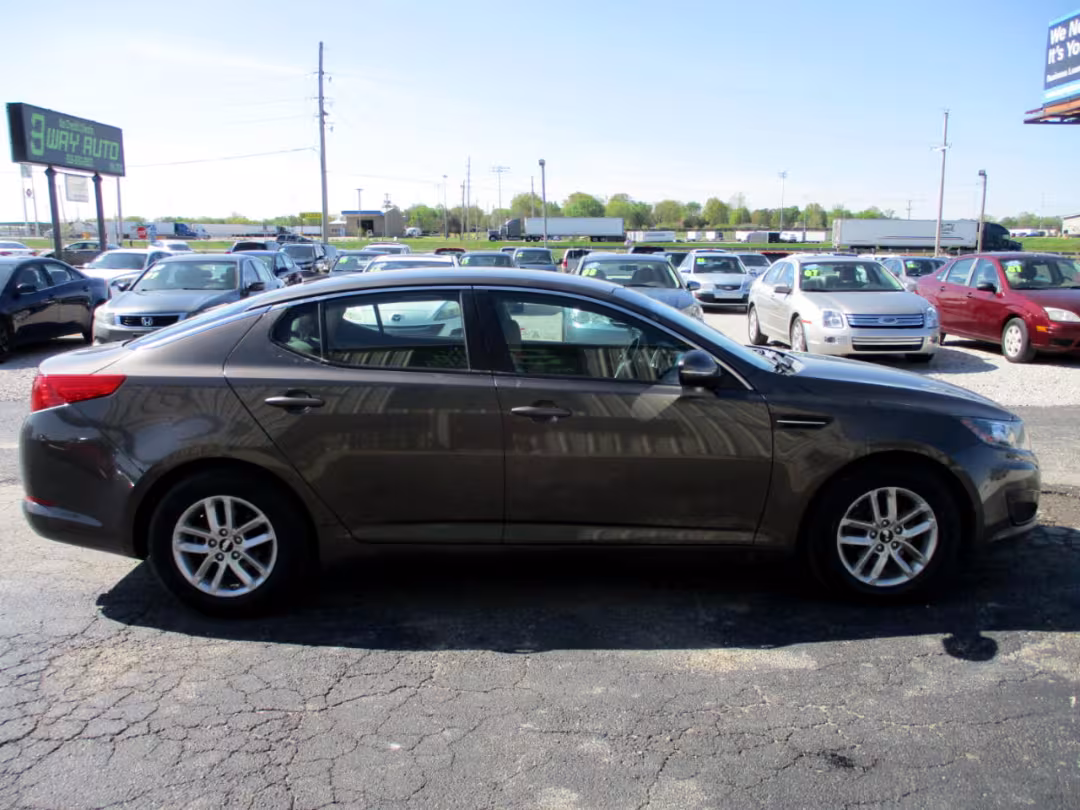 2011 Kia Optima - KNAGM4A75B5188331 - Image #4