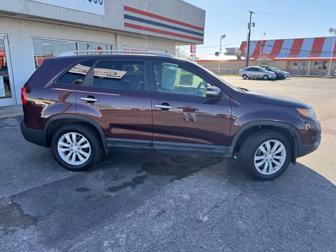 2011 Kia Sorento - 5XYKT4A23BG050038 - Image #4