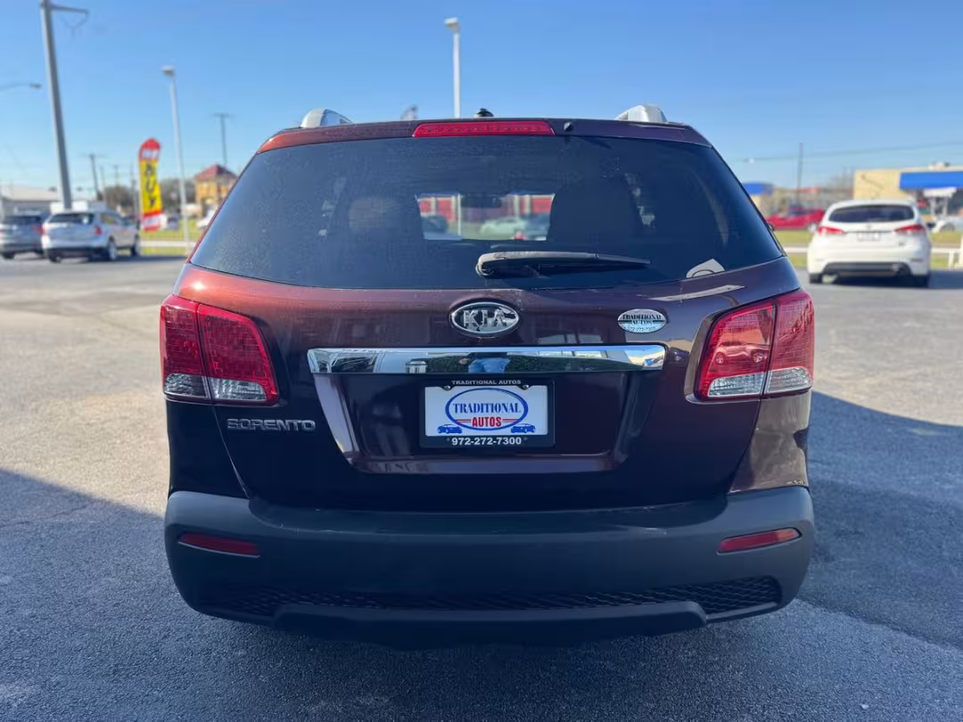 2011 Kia Sorento - 5XYKT4A23BG050038 - Image #5