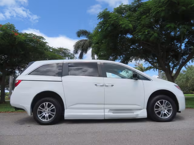2012 Honda Odyssey - 5FNRL5H41CB008987 - Image #3