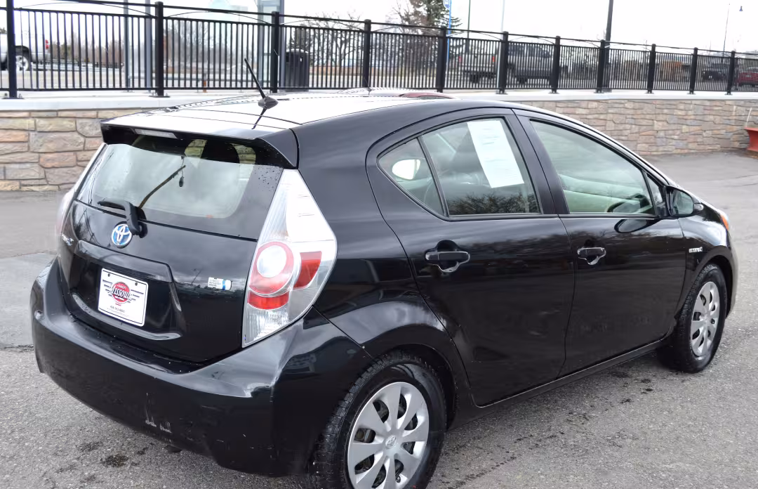 2012 Toyota Prius c - JTDKDTB31C1519269 - Image #5