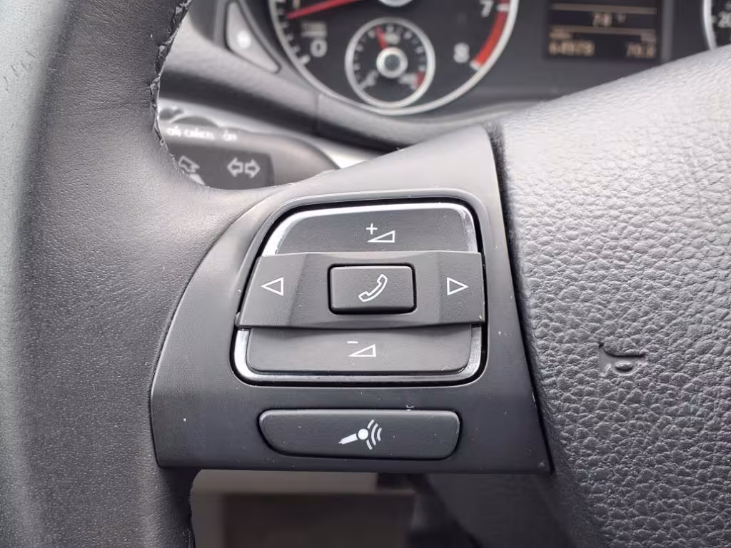 2012 Volkswagen Passat - 1VWBP7A35CC074102 - Image #21