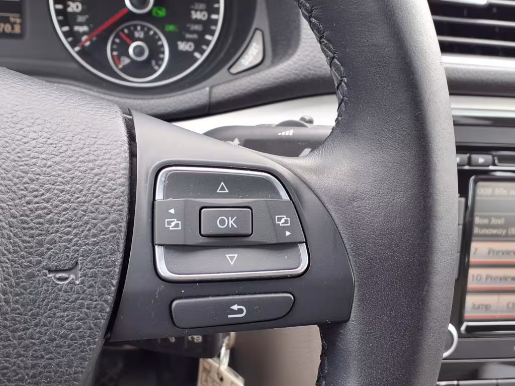 2012 Volkswagen Passat - 1VWBP7A35CC074102 - Image #22